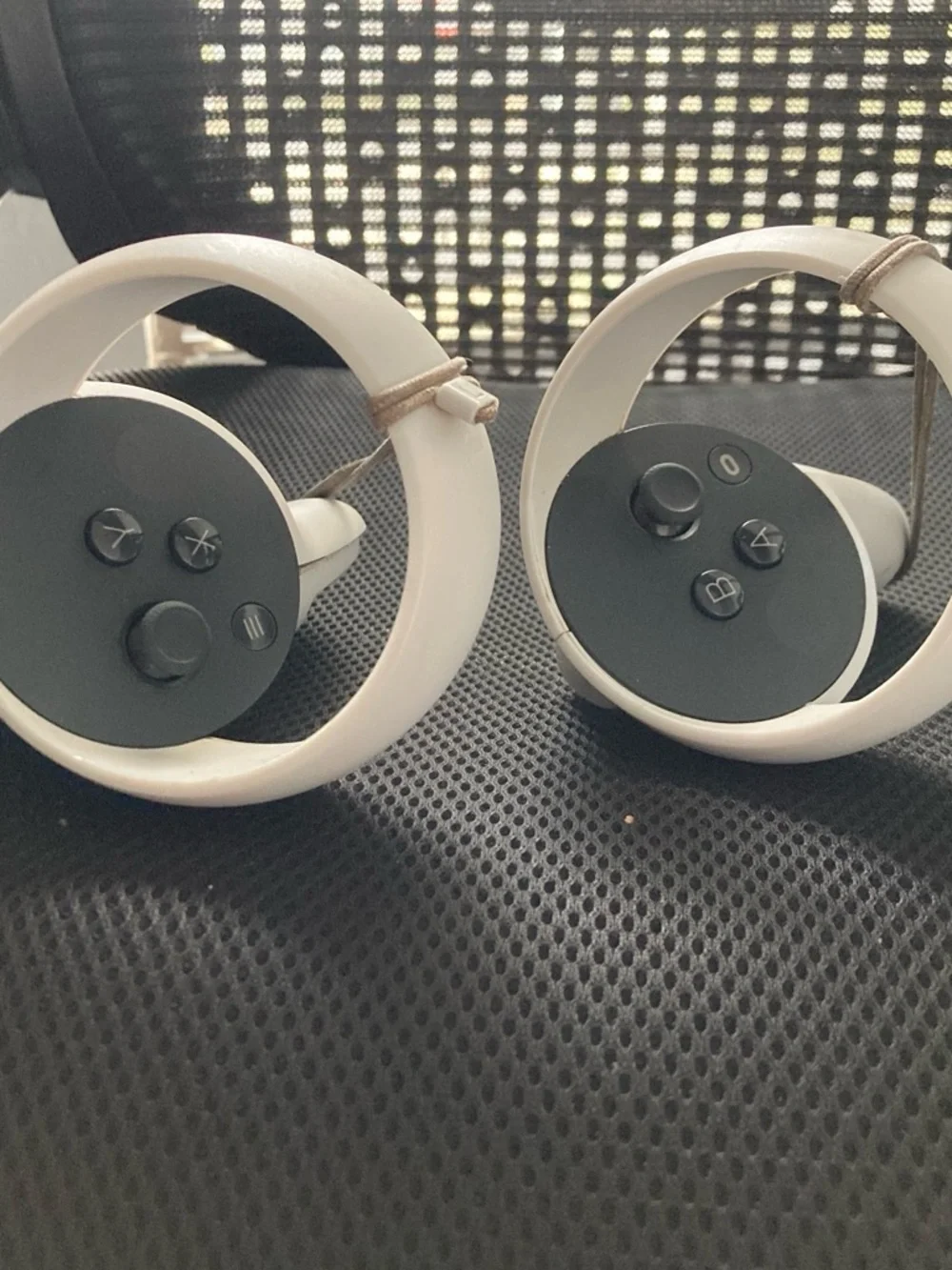 Oculus Quest Series Standalone VR Headset in White and Black